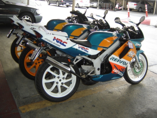 NSR150SP PROARM แท้ 100\% ขายด่วน ทำสีใหม่ทั้ง สวยมาก สนใจติดต่อ คุณ เจ โทร . 0808051985 ราคา ต่อรองได้ ครับ ถนน สีลม ซอย 10 แขวงสุริยวงศ์ เขต บางรัก กทม