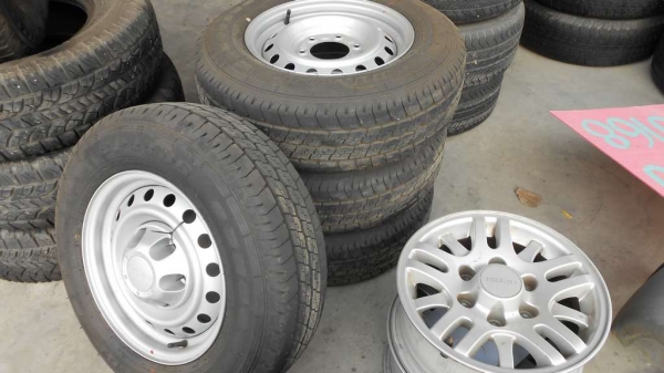 ยางถอดป้ายแดง Dmax