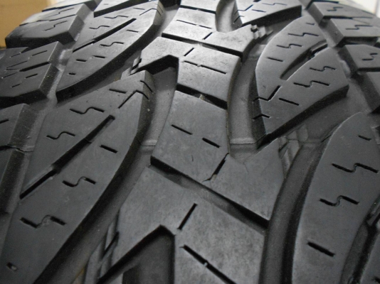 ขายยาง Bridgestone All Terain 265/70/16 กลางปี 11สวยๆ 1 ชุด