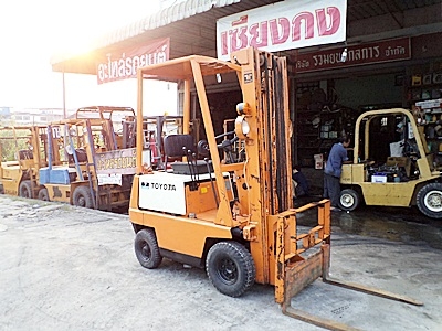 ขายรถยกโตโยต้า 700 กิโล เครื่องเบนซิน งาเทด้ำ มีบุ้งกี่ เสาสูง 3 เมตร สีเดิมจากนอก นำเข้าจากญี่ปุ่น ใช้งานได้ทันที ขายรถยกโตโยต้า 700 กิโล เครื่องเบนซิน งาเทด้ำ มีบุ้งกี่ เสาสูง 3 เมตร สีเดิมจากนอก นำเข้าจากญี่ปุ่น ใช้งานได้ทันที