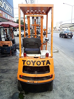 ขายรถยกโตโยต้า 700 กิโล เครื่องเบนซิน งาเทด้ำ มีบุ้งกี่ เสาสูง 3 เมตร สีเดิมจากนอก นำเข้าจากญี่ปุ่น ใช้งานได้ทันที ขายรถยกโตโยต้า 700 กิโล เครื่องเบนซิน งาเทด้ำ มีบุ้งกี่ เสาสูง 3 เมตร สีเดิมจากนอก นำเข้าจากญี่ปุ่น ใช้งานได้ทันที