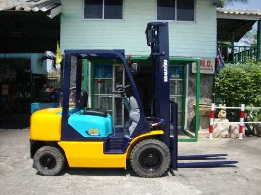 ขายรถโฟล์คลิฟท์  KOMATSU  FD25-12 พร้อมใช้  เครื่องยนต์ดีเซล  เสาสูง  4  เมตร  เกียร์ออโตเมติค  ยางตัน