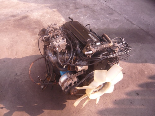 ขายเครื่องยนต์เบนซินขับหลัง 1800 cc Z18