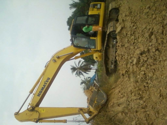 ขายดาวน์  รถแบคโฮ  KOMATSU  200  รุ่น 8    1948 ชัาวโมง  สภาพดีมาก