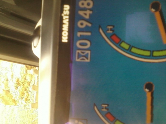 ขายดาวน์  รถแบคโฮ  KOMATSU  200  รุ่น 8    1948 ชัาวโมง  สภาพดีมาก