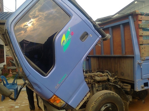 ขายด่วน NKR เครื่อง 4HG1  130 แรงม้า เครื่องแห้งไม่มีเยิ้ม สภาพดีมากกกก คัสซีสวยมากมาย พวงมาลัยพาวเวอร์ ยางดี 6 เส้น ไม่ต้องซ่อม เสริมแหนบหน้าหลังเรียบร้อย รถสวยมากก