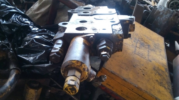 ขายช่องคอลโทลสำหรับติดหัวเจาะรถแมคโค PC-200-6 ของสวยมากครับ ขายไม่แพง