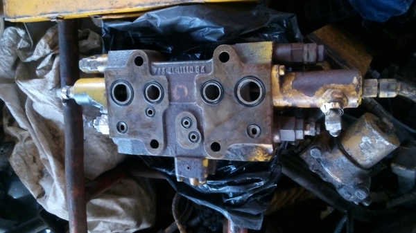 ขายช่องคอลโทลสำหรับติดหัวเจาะรถแมคโค PC-200-6 ของสวยมากครับ ขายไม่แพง