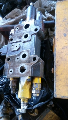 ขายช่องคอลโทลสำหรับติดหัวเจาะรถแมคโค PC-200-6 ของสวยมากครับ ขายไม่แพง