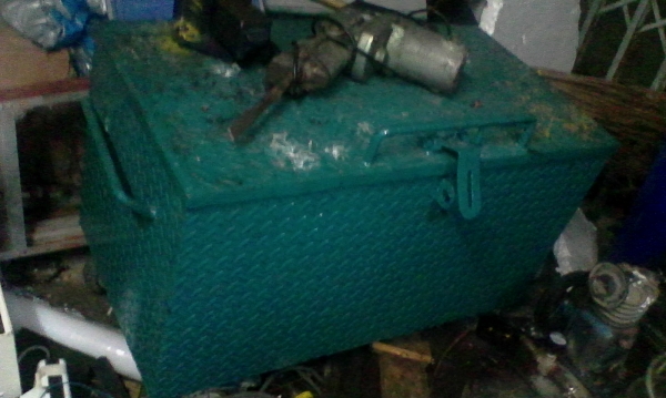 ตู้เหล็กใส่เครื่องมือหรือของใช้ขนาดใหญ่