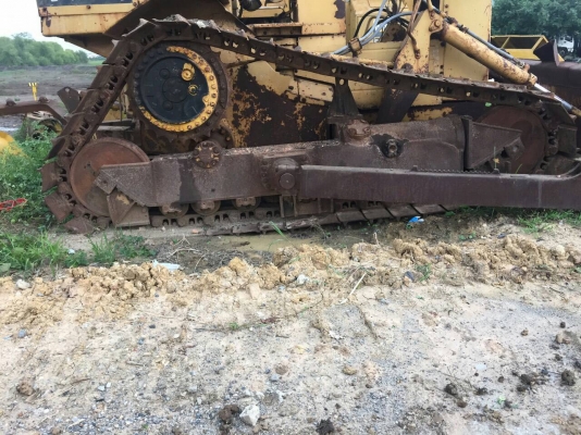 ขายรถแทรกเตอร์ CAT-D-4-H ตีนไก่ เครื่องไม่มีครับ ขายยกคันเลยครับ ขอขาย 170,000 บาท ขายด่วนครับ