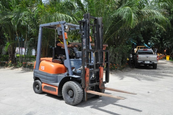 ขายFORKLIFT TOTOTA 6FG15 (1.5ตัน) เสา3เมตร สวยเดิมจากญี่ปุ่น ยังไม่เคยใช้ในไทย 140,000เท่านั้น!!