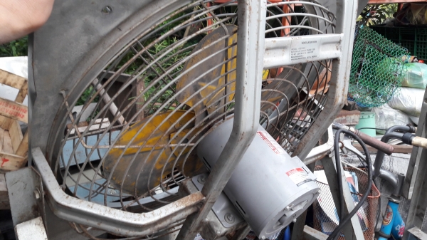 ขาย !! พัดลมตั้งพื้น.ขนาด1/2แรง220v.มอเตอร์มิตซู.สภาพดี.พร้อมใช้งาน