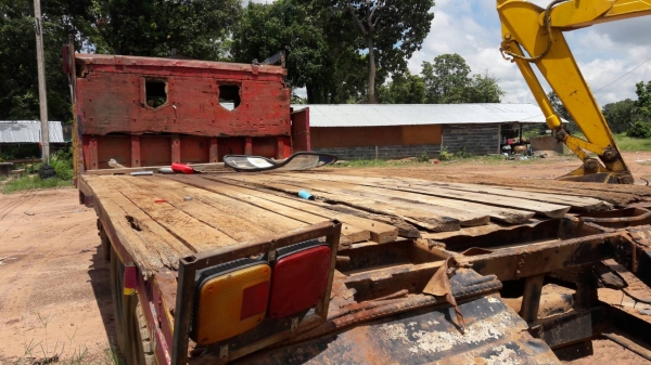 ขาย10ล้อเพลาเดียวขึ้น  120. (    ไม่มีทะเบียน   )