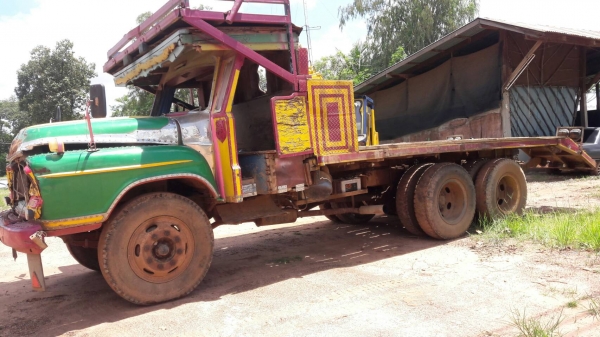 ขาย10ล้อเพลาเดียวขึ้น  120. (    ไม่มีทะเบียน   )