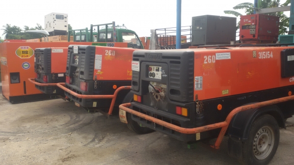 ขายปั๊มลม COMPAIR 260 cfm มี3ตัว