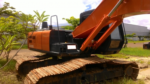รถแบคโฮ HITACHI EX200 ไฟฟ้าครบ เอวแน่น เล่มทะเบียนพร้อม สภาพพร้อมใช้งาน