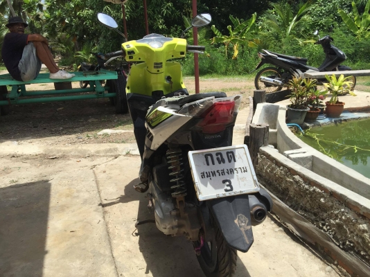 ขาย ฮอนด้า คลิก 110i หัวฉีด ปี54 รถอยู่สมุทรสงคราม เดิม มือเดียว สวยมาก เดิมทั้งคัน เครื่องหัวฉีดแน่นๆ ประหยัดสุดๆ ไม่ควัน ไม่หอน ศูนย์ดี ขับดีมาก ภาษีเต็ม รถตรวจเช็คเรียบร้อยพร้อมใช้งาน ทะเบียนพร้อมโอน ราคาขายรวมโอน 13000 บาท(จบหมด ไม่มีค่าใช้จ่ายเพ ขาย ฮอนด้า คลิก 110i หัวฉีด ปี54 รถอยู่สมุทรสงคราม เดิม มือเดียว สวยมาก เดิมทั้งคัน เครื่องหัวฉีดแน่นๆ ประหยัดสุดๆ ไม่ควัน ไม่หอน ศูนย์ดี ขับดีมาก ภาษีเต็ม รถตรวจเช็คเรียบร้อยพร้อมใช้งาน ทะเบียนพร้อมโอน ราคาขายรวมโอน 13000 บาท(จบหมด ไม่มีค่าใช้จ่ายเพ