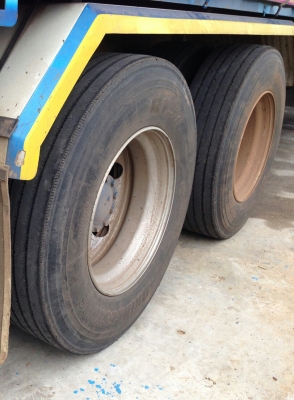 สิบล้อ อีซูชุ FVZ 300ปี55แม่ลูก3คาน ดั้มกะบะมีเนียมค็อกเกษตร สภาพดีสวยกริ๊ปเดิมๆทั้งคัน ทะเบียนพร้อมโอน ราคา 2,250,000บ คร๊าฟๆ