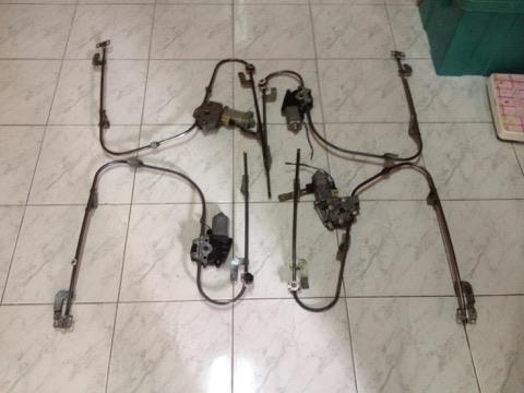 ขายรางมอเตอร์กระจกไฟฟ้าe30แท้ made in germany  ข้างละราคา900 โทร0924462525โส กทม