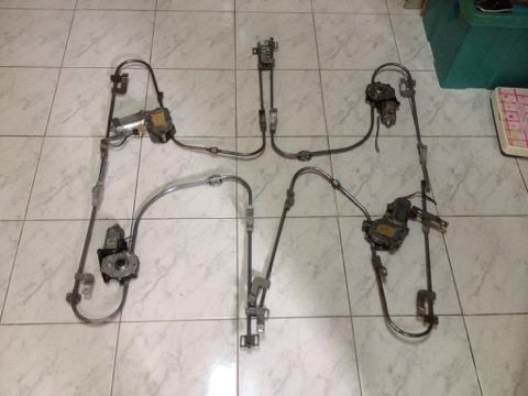 ขายรางมอเตอร์กระจกไฟฟ้าe30แท้ made in germany  ข้างละราคา900 โทร0924462525โส กทม