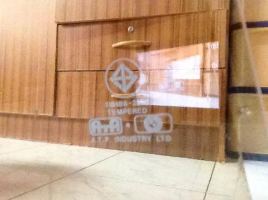 ขายกระจกe30แท้ติดรถ4ประตู บานละราคา900 โทร0924462525โส กทม