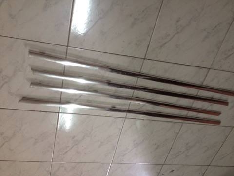 ขายคิ้วนอกขอบประตู e30 4ประตู 4เส้นราคา900 โทร0924462525โส กทม