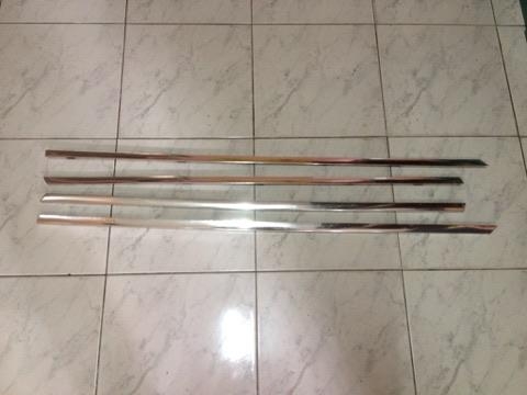 ขายคิ้วนอกขอบประตู e30 4ประตู 4เส้นราคา900 โทร0924462525โส กทม