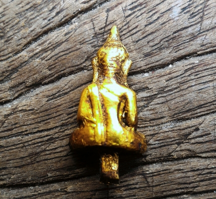 พระยอดธง วัดไก่เตี้ย บุทองคำแท้ มีคราบเก่าตามยุค ภูมิปัญญาไทยโบราณหายากครับ