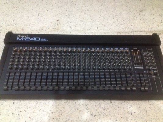 MIXER ROLAND M240 เก่าญี่ปุ่นเเท้สภาพดีใช้ไฟ 21V ไม่มีหม้อเเปลงมา
