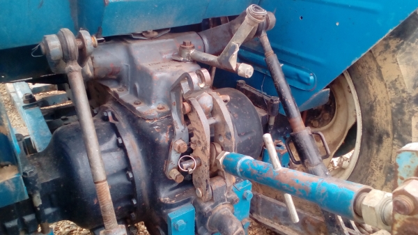 ขาย6640  สองเพลาคานหน้าคาลาโล่   มีเล่มทะเบียนครบยางดีพร้อมใช้งาน