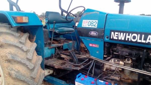 ขาย6640  สองเพลาคานหน้าคาลาโล่   มีเล่มทะเบียนครบยางดีพร้อมใช้งาน