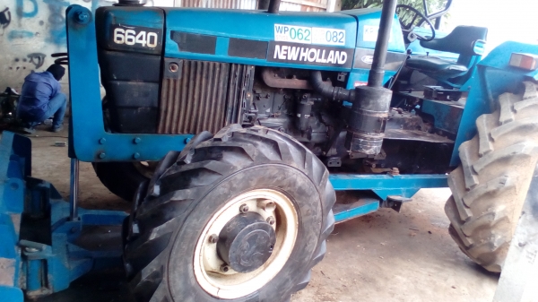 ขาย6640  สองเพลาคานหน้าคาลาโล่   มีเล่มทะเบียนครบยางดีพร้อมใช้งาน