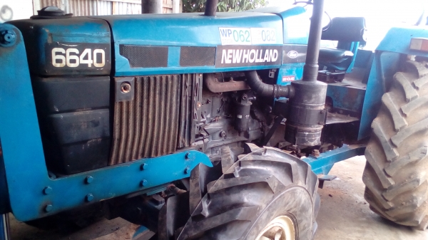 ขาย6640  สองเพลาคานหน้าคาลาโล่   มีเล่มทะเบียนครบยางดีพร้อมใช้งาน