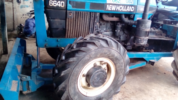 ขาย6640  สองเพลาคานหน้าคาลาโล่   มีเล่มทะเบียนครบยางดีพร้อมใช้งาน