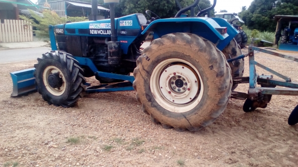 ขาย6640  สองเพลาคานหน้าคาลาโล่   มีเล่มทะเบียนครบยางดีพร้อมใช้งาน