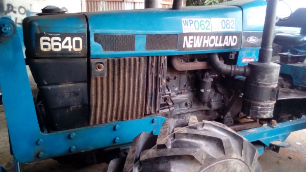 ขาย6640  สองเพลาคานหน้าคาลาโล่   มีเล่มทะเบียนครบยางดีพร้อมใช้งาน