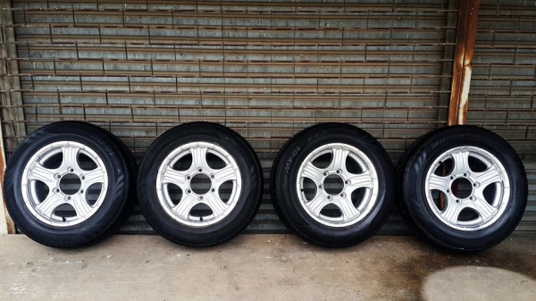 ล้อแท้ขอบ 15 6รู แถมยาง