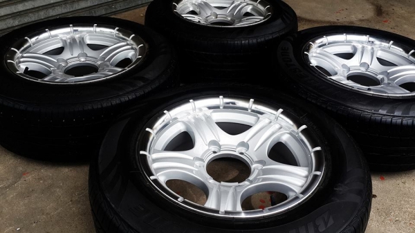 ล้อแท้ขอบ 15 6รู แถมยาง ล้อแท้ขอบ 15 6รู แถมยาง