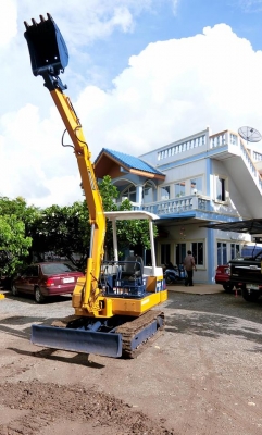 KOMATSU 30-6 ขนาดPC-30 รถเก่านอกแท้100\%มีเอกสารพร้อม <มีVDOให้ชม>☎️สนใจติดต่อ085-5632278(ราคาต่อรองได้)