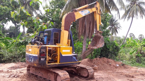 ขาย SK60 มาร์ค 2  ราคา 365,000  เครื่องดี ปั้มแรงดี เอว ช่วงล่างผ่าน รถพร้อมใช้งาน ครอบข้างมีครบ เอกสารใบปิดงวด 091-0206555 อยู่สุรินทร์