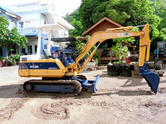 KOMATSU 30-6 ขนาดPC-30 รถเก่านอกแท้100\%มีเอกสารพร้อม <มีVDOให้ชม>☎️สนใจติดต่อ085-5632278(ราคาต่อรองได้)