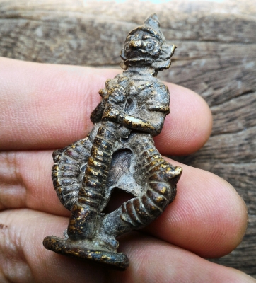 ท้าวเวสสุวรรณหล่อโบราณ พิมพ์แปลก ปิดทองแท้ สวยแปลกเก่าคราบเดิม