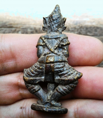 ท้าวเวสสุวรรณหล่อโบราณ พิมพ์แปลก ปิดทองแท้ สวยแปลกเก่าคราบเดิม