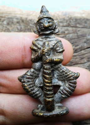 ท้าวเวสสุวรรณหล่อโบราณ พิมพ์แปลก ปิดทองแท้ สวยแปลกเก่าคราบเดิม