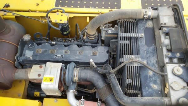KOMATSU PC 200-8MO
