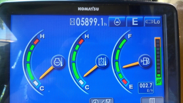 KOMATSU PC 200-8MO