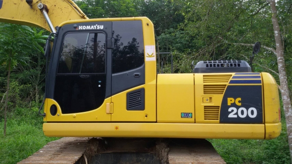 KOMATSU PC 200-8MO