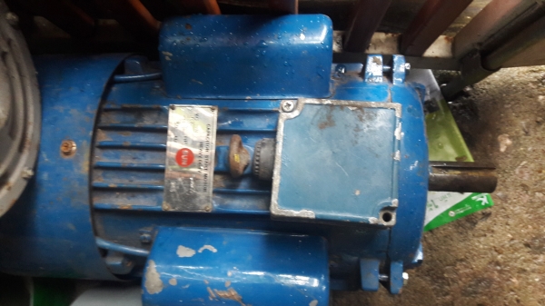 ขาย !! มอเตอร์.5แรง220v.รอบเร็ว.ของจีน.สภาพเดิมๆ.พร้อมใช้งาน