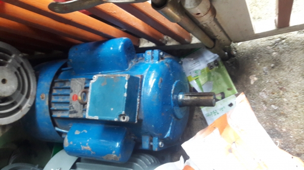 ขาย !! มอเตอร์.5แรง220v.รอบเร็ว.ของจีน.สภาพเดิมๆ.พร้อมใช้งาน